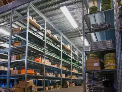 Regálový systém do skladu - Kovové policové regály VARIMO